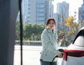 Ποιες φίρμες στην Ελλάδα μειώνουν πολύ τις τιμές ηλεκτρικών αυτοκινήτων