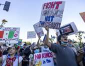 Η πολιτική εργαλειοποίηση της μετανάστευσης υπονομεύει τη δημοκρατία