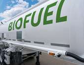 Πρώτη παράδοση βιοκαυσίμου με πλωτό μέσο (μπάριζα) σε πλοίο στον Πειραιά από την Coral Marine