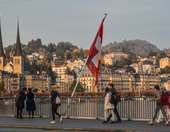 Δημοψήφισμα στην Ελβετία: Το 79% των πολιτών απέρριψε την πρόταση για κλιματικό φόρο στους πολύ πλούσιους