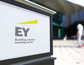 Έρευνα ΕΥ Ελλάδος: Συγκρατημένα αισιόδοξοι οι καταναλωτές, ζητούμενο η εμπιστοσύνη προς τις επιχειρήσεις