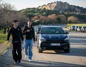 Οι ποδοσφαιριστές της Barcelona δοκιμάζουν μοντέλα της Cupra στην πίστα