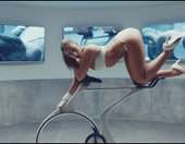 F1: Άκουσε το επίσημο τραγούδι της ταινίας από την καυτή Tate McRae