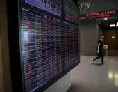 Εντείνονται οι πιέσεις στο Χρηματιστήριο - Πτώση 2% στη σκιά των δασμών Τραμπ