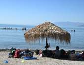 Θεσσαλονίκη: Γεμάτη από Βαλκάνιους τουρίστες η παραλία της Περαίας