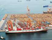 Κλυδωνισμοί στο λιμάνι του Πειραιά από την κρίση στην Ερυθρά Θάλασσα