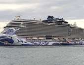 Στον Πειραιά το κρουαζιερόπλοιο με πίστα αγώνων στο κατάστρωμα