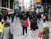 Ανοικτά τα καταστήματα την Κυριακή – Εκπτώσεις έως και 70% αλλά περιορισμένη αγοραστική κίνηση βλέπουν οι έμποροι