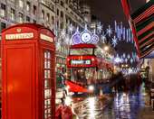 Οι Βρετανοί καταναλωτές μειώνουν τα έξοδα για τα Χριστούγεννα