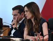 Η Αχτσιόγλου "διορθώνει" προσεκτικά τον Τσίπρα για το "δαχτυλίδι" - Ανοιχτές γέφυρες