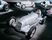 Mercedes W 25: Το πρώτο Ασημένιο Βέλος είναι 90 ετών και βουτάμε λίγο στην ιστορία του (εικόνες)