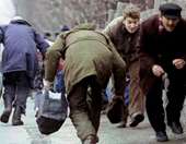 Ιταλία: Ύποπτος ανακρίθηκε στο πλαίσιο των ερευνών για τον "τουρισμό των ελεύθερων σκοπευτών" κατά την πολιορκία του Σαράγεβο