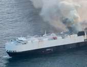 Βυθίστηκε πλοίο που μετέφερε πάνω από 3.000 αυτοκίνητα