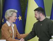 Επικοινωνία Φον ντερ Λάιεν-Ζελένσκι ενόψει των ειρηνευτικών συνομιλιών για την Ουκρανία