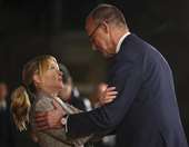 Ο Μερτς στρέφεται στη Μελόνι, εν μέσω "χωρισμού" με τον Μακρόν