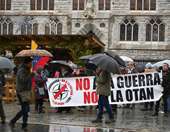 Ισπανία: Χιλιάδες διαδηλωτές έξω από την αμερικανική πρεσβεία καταγγέλλουν την επίθεση των ΗΠΑ στη Βενεζουέλα