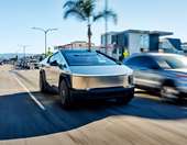 Τι έγινε όταν ένα Nissan Sentra εμβόλισε Tesla Cybertruck