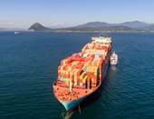 Η Maersk αναστέλλει μέχρι νεωτέρας όλες τις μεταφορές εμπορευματοκιβωτίων μέσω της Ερυθράς Θάλασσας