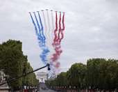 Δημοσκόπηση: Ένας στους δύο Γάλλους πιστεύει ότι οι ΗΠΑ θα γίνουν στρατιωτική "απειλή" για τη Γαλλία