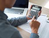 Στο 2,6% κλείδωσε η αύξηση στις εισφορές των επαγγελματιών για το 2026 -Τα νέα ποσά (πίνακες)