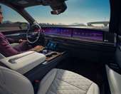 Αυτό το αυτοκίνητο έχει 682 ίππους και οθόνη 55 ιντσών!