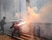 Ιταλία: Συγκρούσεις της αστυνομίας με διαδηλωτές στο Τορίνο - Αστυνομικός χτυπήθηκε από διαδηλωτές με σφυρί