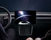 Το εφεδρικό κιβώτιο ταχυτήτων της Tesla είναι κρυμμένο σε απίθανο σημειο-πως θα το ξεκλειδώσεις