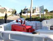 Στήθηκαν οδοφράγματα  στην Άνω Γλυφάδα στον δρόμο που είχε γίνει χείμαρρος