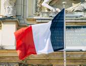 Σε υψηλό 10 μηνών το spread των γαλλικών ομολόγων - Υποχωρεί το ευρώ έναντι του δολαρίου μετά την παραίτηση του πρωθυπουργού της Γαλλίας