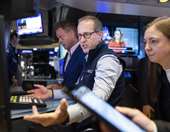 Στο "κόκκινο" η Wall με πιέσεις από Alphabet, μάκρο και Τεχνητή Νοημοσύνη