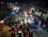 Γαλλία: Έκκληση για χριστουγεννιάτικη εκεχειρία στις αγροτικές κινητοποιήσεις απευθύνει η κυβέρνηση