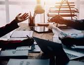 Τι αυξήσεις μισθών θα φέρει το ξεπάγωμα των συλλογικών συμβάσεων