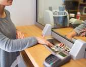 Οι Έλληνες αυξάνουν τις καταθέσεις τους - H θετική επίπτωση για τις τράπεζες