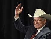 Το μήνυμα Μπάφετ καθώς παραδίδει τα ηνία: "Η Berkshire έχει τις μεγαλύτερες πιθανότητες να είναι εδώ για άλλα 100 χρόνια"