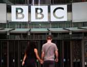 Βρετανός υπουργός καλεί το BBC να μην υποχωρήσει μπροστά στην αγωγή του Τραμπ