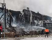 Πυρκαγιά σε εργοστάσιο της Βιολάντα στα Τρίκαλα: Τα σενάρια που εξετάζονται και το υλικό από τις κάμερες ασφαλείας