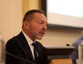 Γιατί ο Γ. Στουρνάρας επιμένει στην ανάπτυξη μέσω επενδύσεων και όχι της κατανάλωσης