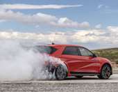 Γιατί η Hyundai δηλώνει αντίθετη στη μάχη ιπποδύναμης των ηλεκτρικών