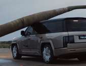 Τι συμβαίνει αν ρίξεις δέντρο 2 τόνων στο πολυτελές SUV της BYD (video)