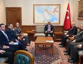 Τουρκία: Αντιδράσεις για φωτογραφία που εμφανίζει τον Αμερικανό πρεσβευτή ως "προεδρεύοντα" στο ΥΠΑΜ