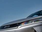 Μεγάλη νίκη της BYD στην μάχη με την Tesla