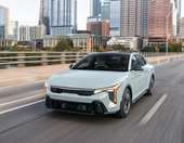 Αυτό είναι το νέο sedan της Kia, λέγεται K4 και αναπτύχθηκε στην Ευρώπη