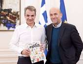 Ο πρωθυπουργός Κυριάκος Μητσοτάκης συναντήθηκε με τον Χρήστο Αλεφάντη, ιδρυτή του περιοδικού δρόμου "Σχεδία"