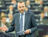 Βέμπερ κατά Όρμπαν: Δεν χρειαζόμαστε άλλους "εκπροσώπους Τύπου" του Πούτιν στην ΕΕ