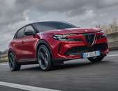 Η ηλεκτρική Alfa Romeo Junior πιο φθηνή στην Ελλάδα από την υβριδική