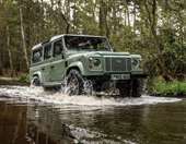 Αυτό τo Land Rover Defender έχει ηλεκτροκινητήρες στους τροχούς