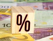 Μειώθηκε αλλά παραμένει μεγάλη η ψαλίδα στα επιτόκια