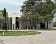 Πλειστηριασμοί: Σε νέο ιδιοκτήτη το ακίνητο της ΕΝΚΛΩ – Τι "κλήρωσε" για Εμφιετζόγλου και Έδραση