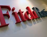 Fitch: Αναθεώρησε ανοδικά την αξιολόγηση σε ελληνικά καλυμμένα ομόλογα