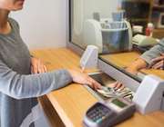 Αυξάνονται σταδιακά αλλά αργά τα επιτόκια στις προθεσμιακές καταθέσεις